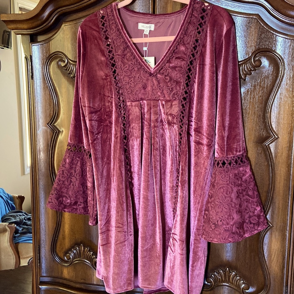 Absolutely gorgeous velvet bell sleeve dress in size M